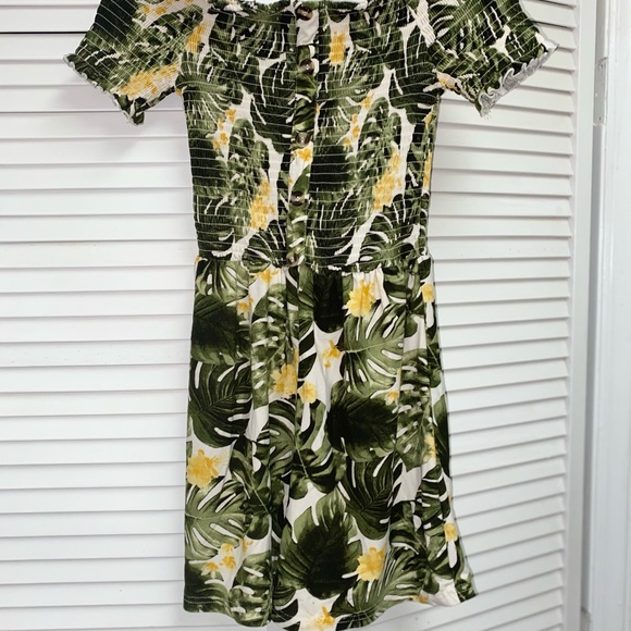 Size medium Romper - Picture 4 of 5